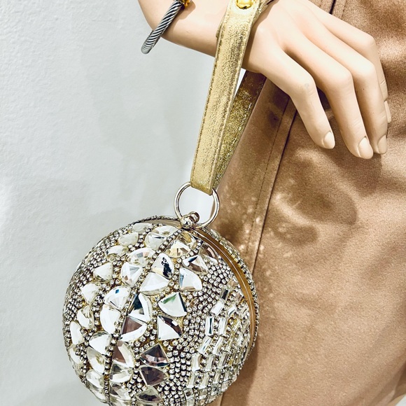 Elegant Gold and Silver Beaded Clutch - Picture 1 of 7